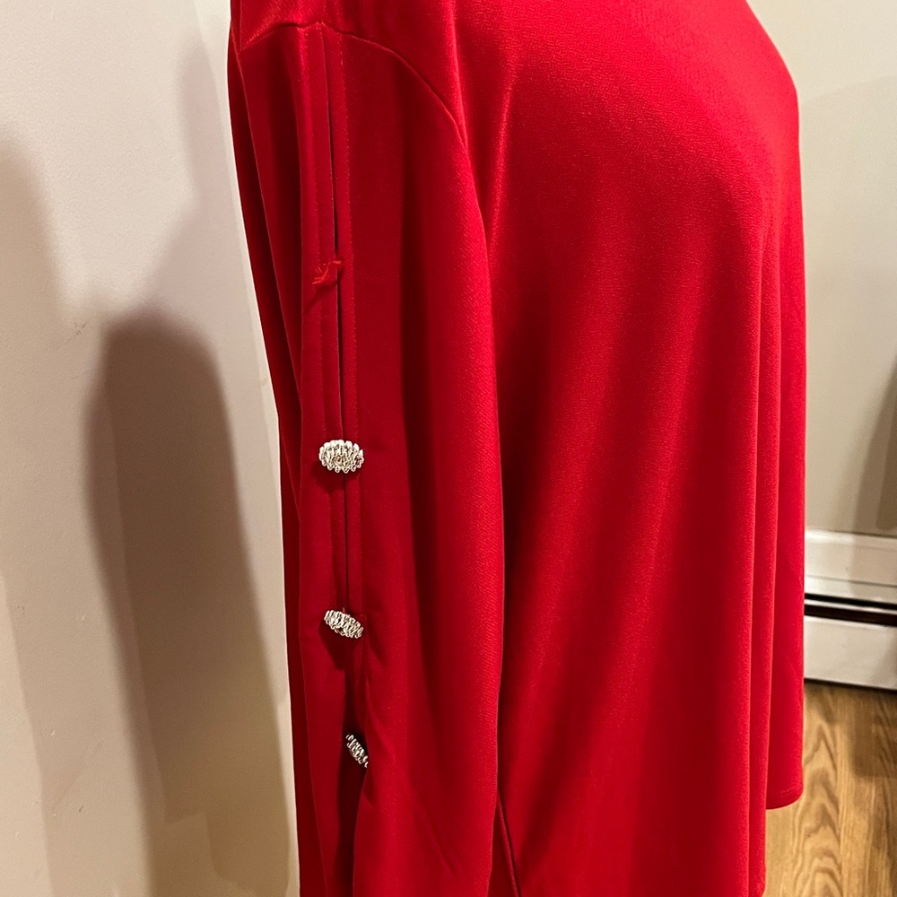 Red blouse - Picture 4 of 8